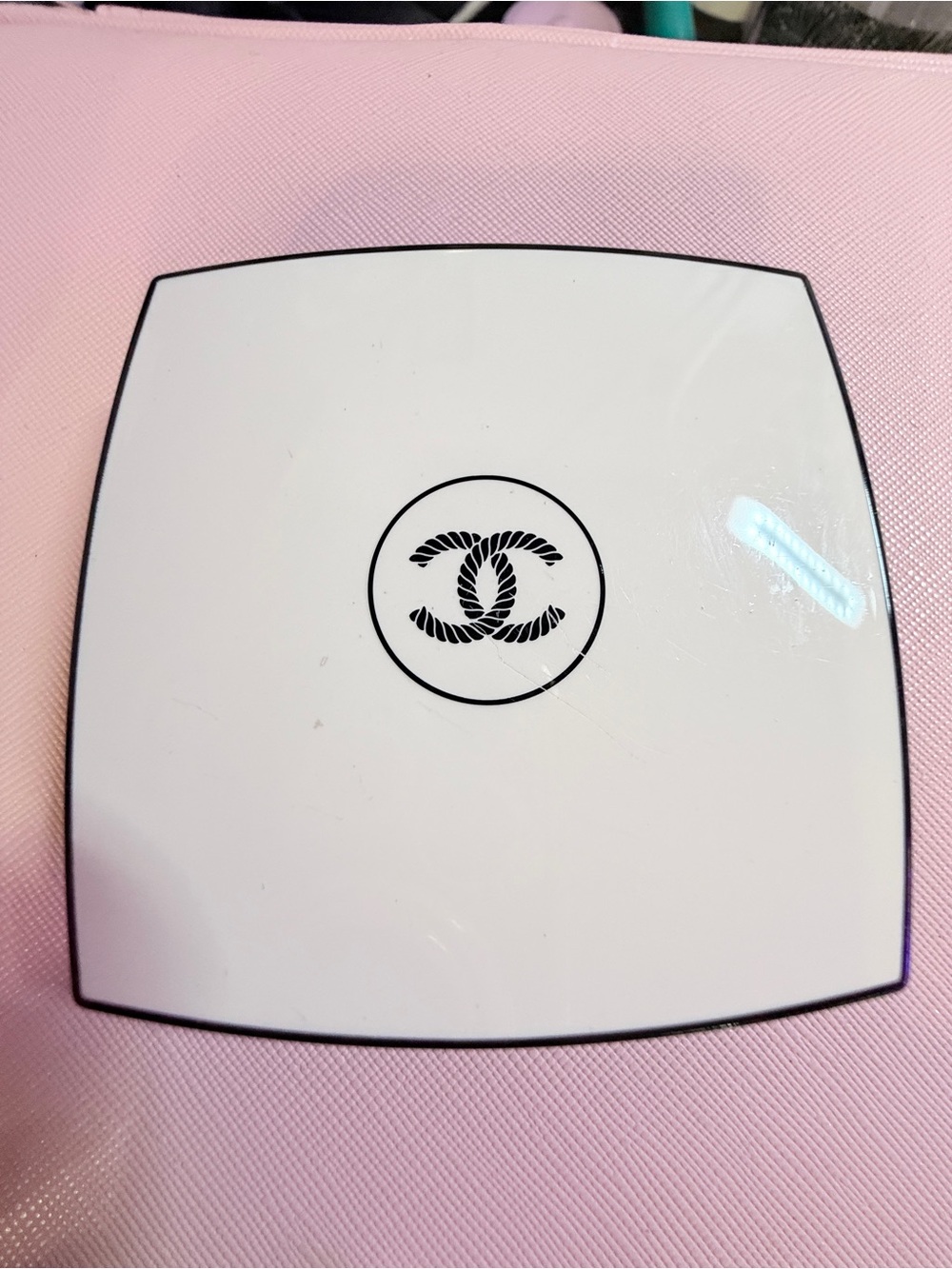 CHANEL LES BEIGES HEALTHY GLOW ILLUMINATING COMPACT PWDR In SUNSET